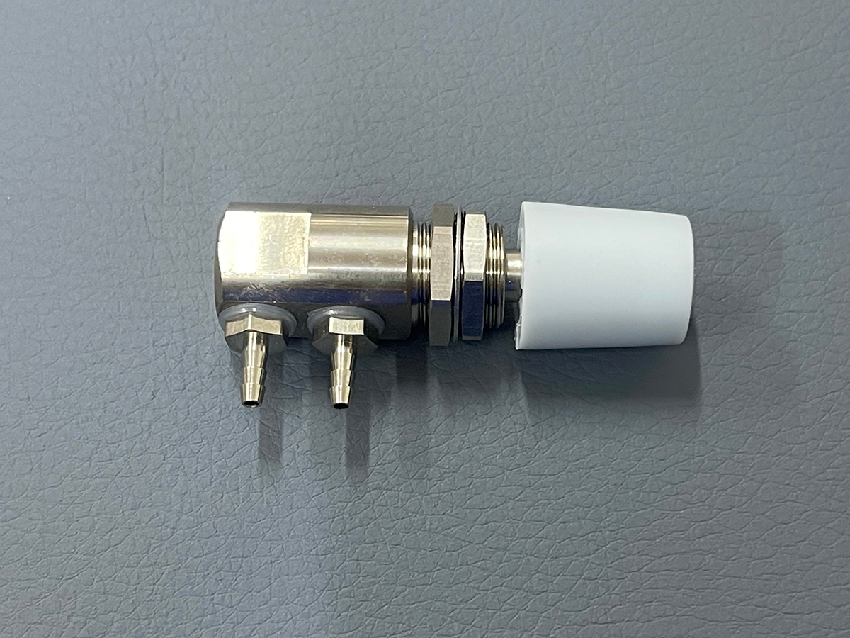 Игольчатый клапан регулирования расхода (синяя ручка)